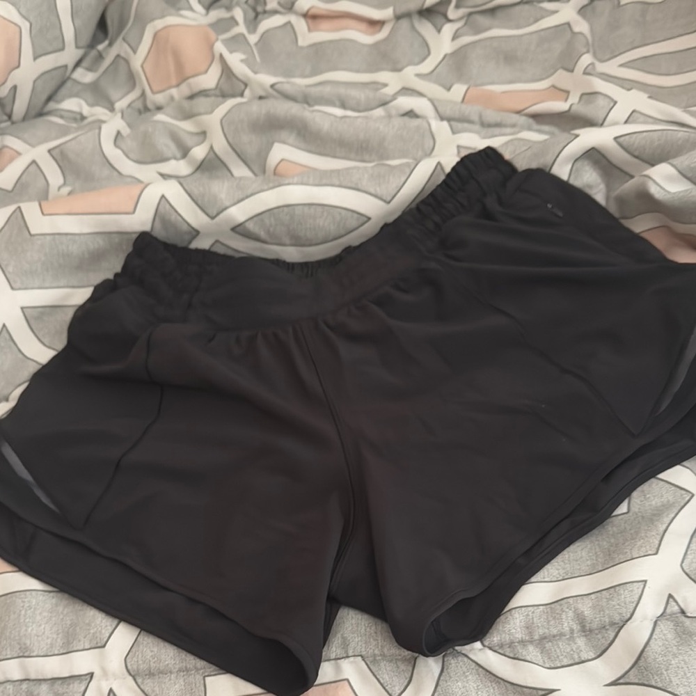 Lululemon Hotty hot shorts 2.5 inches